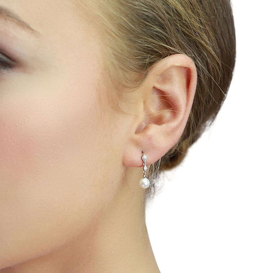 9ct White Gold Pearl And Diamond Earrings (GE807W)